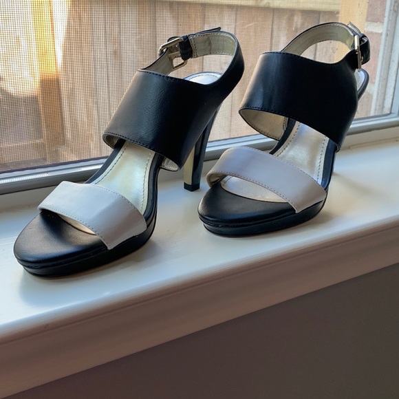 Black and White dressy AK Open Toe Heel - Picture 1 of 7